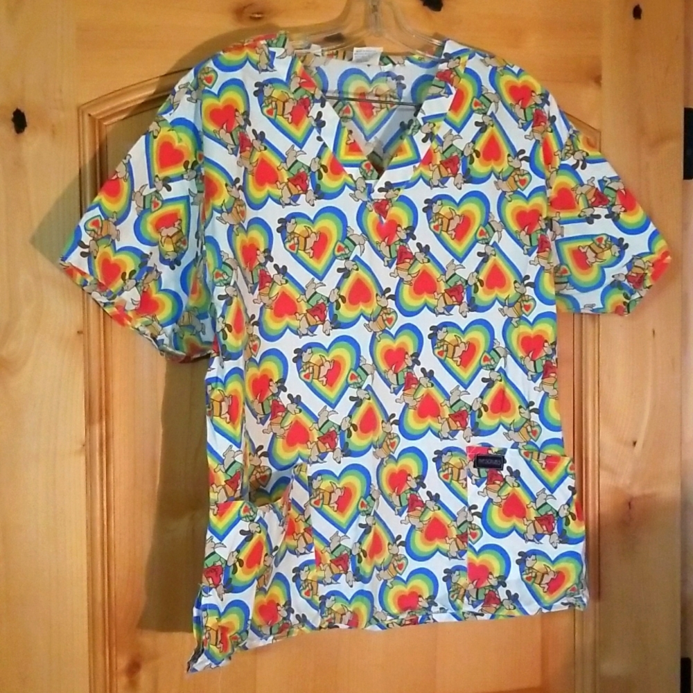 White scrub top with dogs and hearts